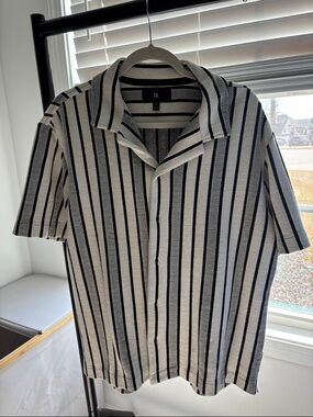 Banana Republic Men’s Short-Sleeve Vertical Stripe Button-Down - Black & White
